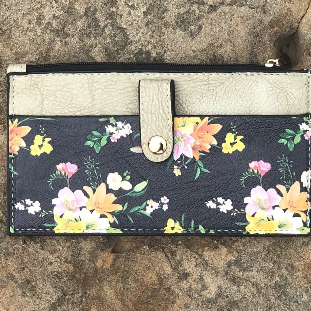 NWT Tan Floral Wristlet With Detachable Bangle and Keyring - Picture 2 of 5